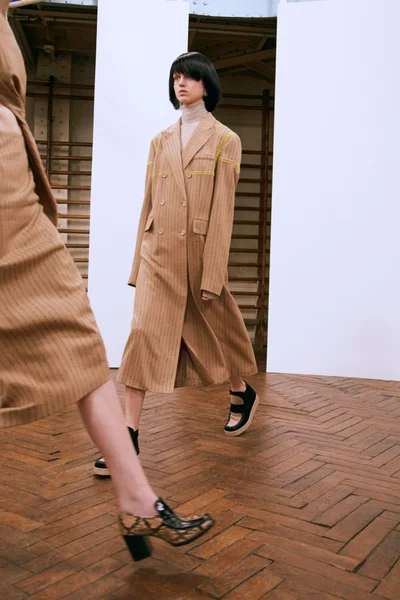 Look 1